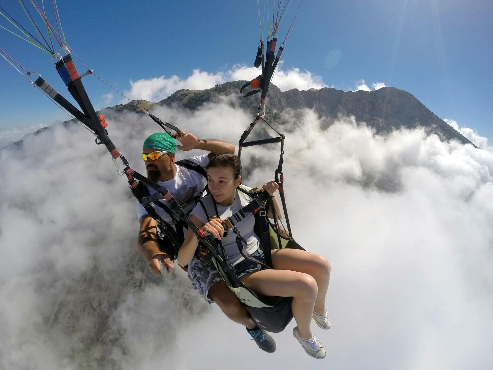 Vol en parapente tandem offert en cadeau au-dessus du lac près de Marrakech